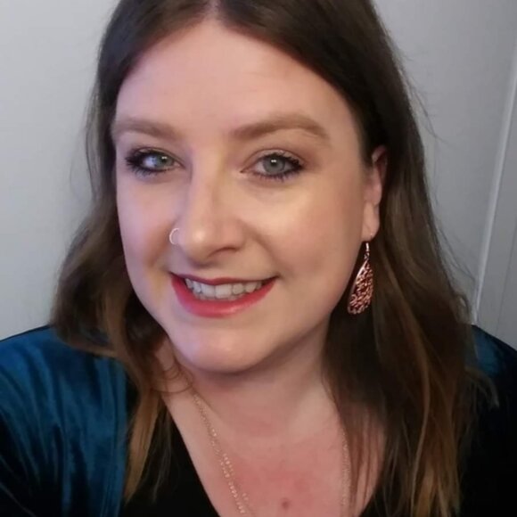 Meet your Posher, Jennifer - Picture 1 of 1